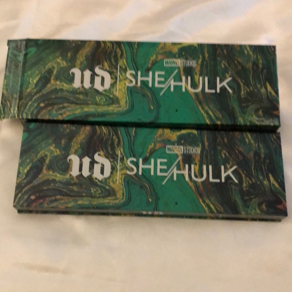 Urban Decay X Marvel Studios She Hulk 13 Pan Eyeshadow Palette 11.6g NIB - Picture 2 of 11